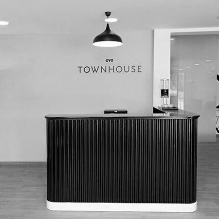 Oyo Townhouse 17 Huda City Center Near Leisure Valley Park Gurgaon Extérieur photo